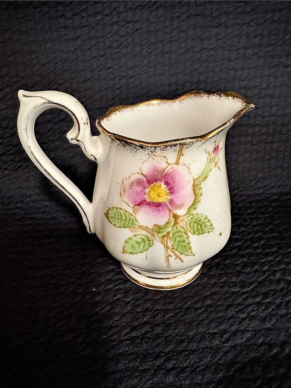 Royal Albert Wild Rose Floral Tea Set in White & Pink. 4 pieces. So sweet! - Picture 8 of 12